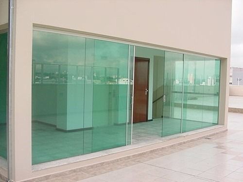 Instalação de porta de vidro temperado